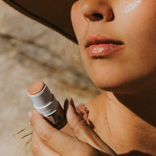 Nude Mood rose gold shimmer for lips and cheeks